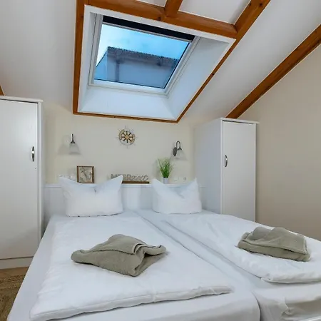 Haus Seeblick Mit 9 Wohnungen Alt Reddevitz Exterior foto