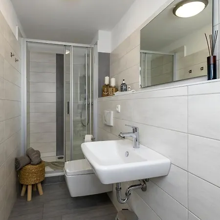 Haus Seeblick Mit 9 Wohnungen Alt Reddevitz Exterior foto