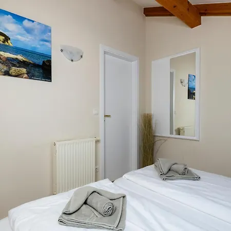 Haus Seeblick Mit 9 Wohnungen Alt Reddevitz Exterior foto