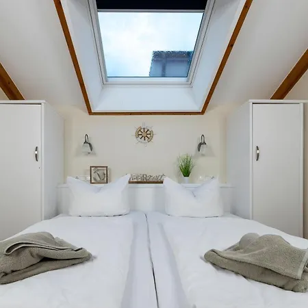 Haus Seeblick Mit 9 Wohnungen Alt Reddevitz Exterior foto