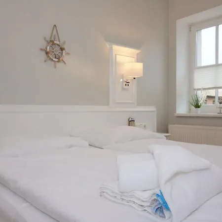 Haus Seeblick Mit 9 Wohnungen Alt Reddevitz Exterior foto