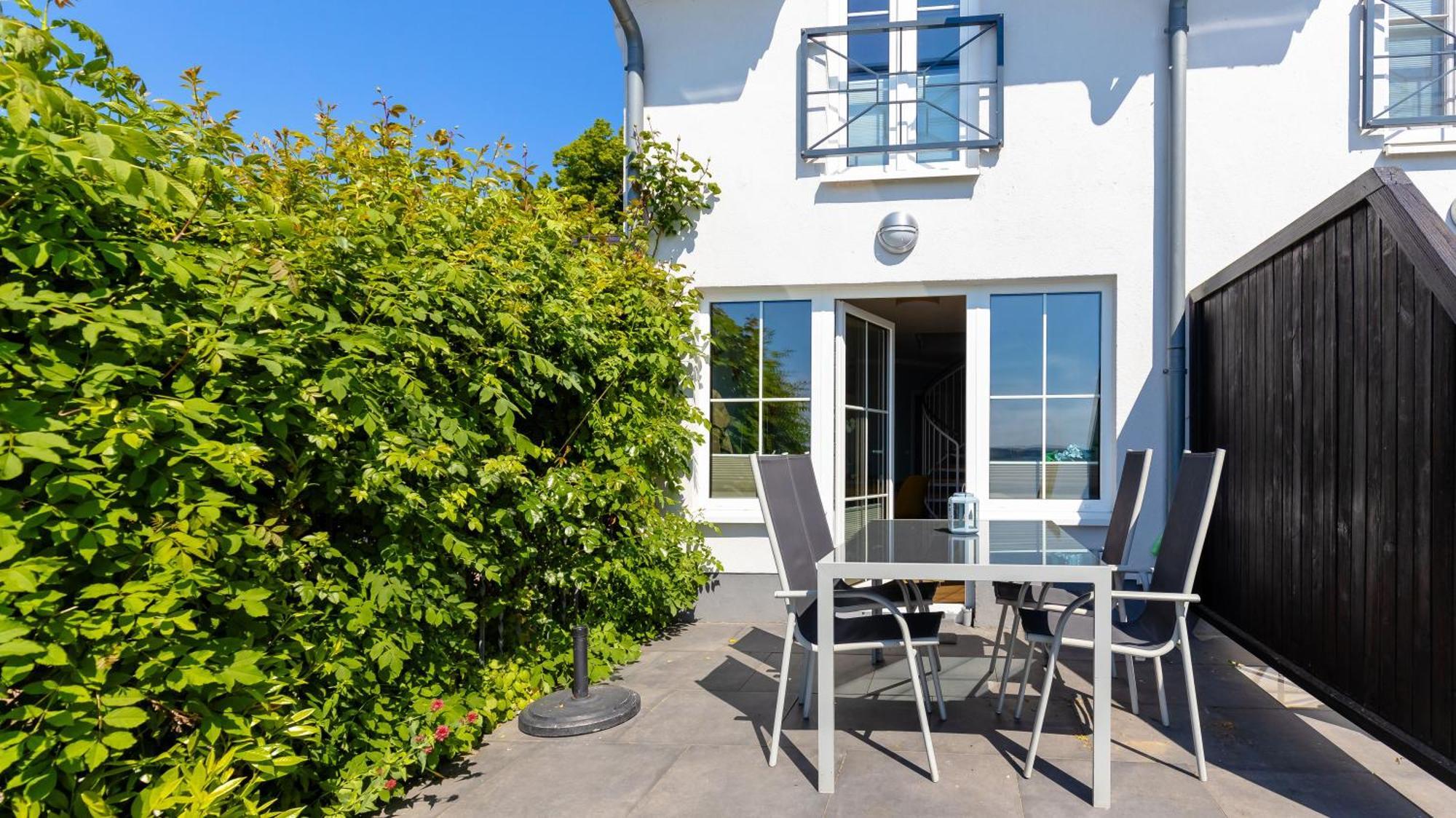 Haus Seeblick Mit 9 Apartment Alt Reddevitz